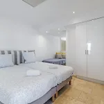 Skyline 2-bedroom Flat With Epic Views - Roi Chevalier Apartmán *