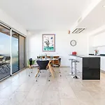 Skyline 2-bedroom Flat With Epic Views - Roi Chevalier Apartmán *