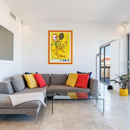 Skyline 2-bedroom Flat With Epic Views - Roi Chevalier Apartmán