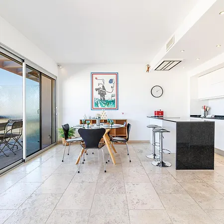 Skyline 2-bedroom Flat With Epic Views - Roi Chevalier アパート *