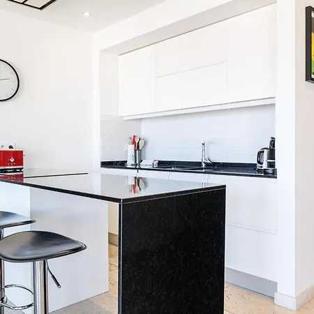 Skyline 2-bedroom Flat With Epic Views - Roi Chevalier アパート アンティーブ