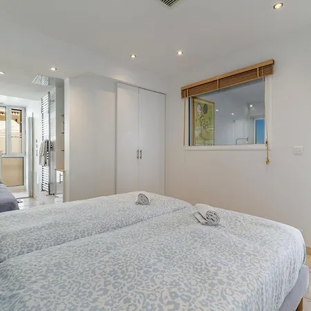 Skyline 2-bedroom Flat With Epic Views - Roi Chevalier * アンティーブ